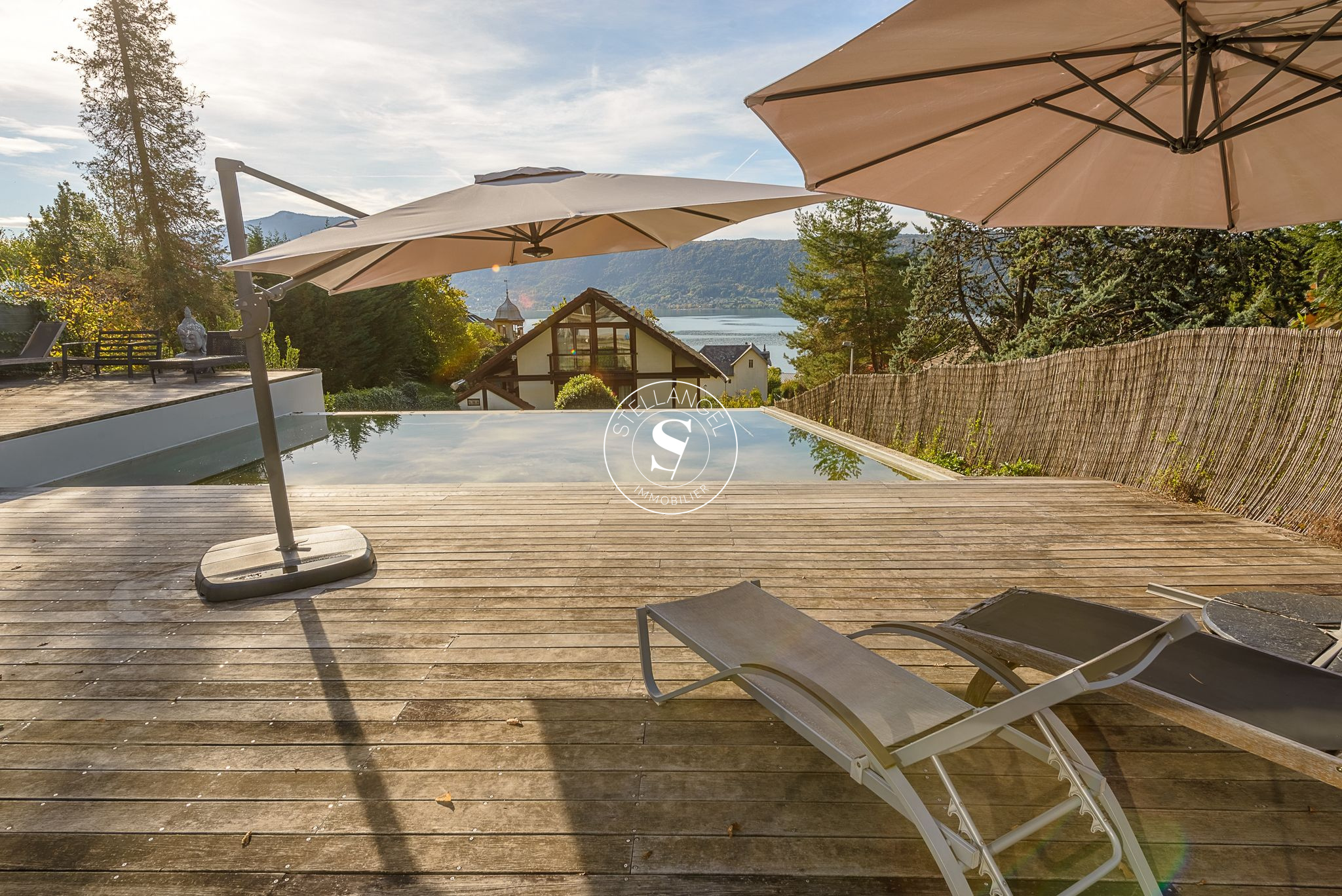 ANNECY RIVE-EST - Veyrier du Lac - Superbe T3 de 82 M2 vue l