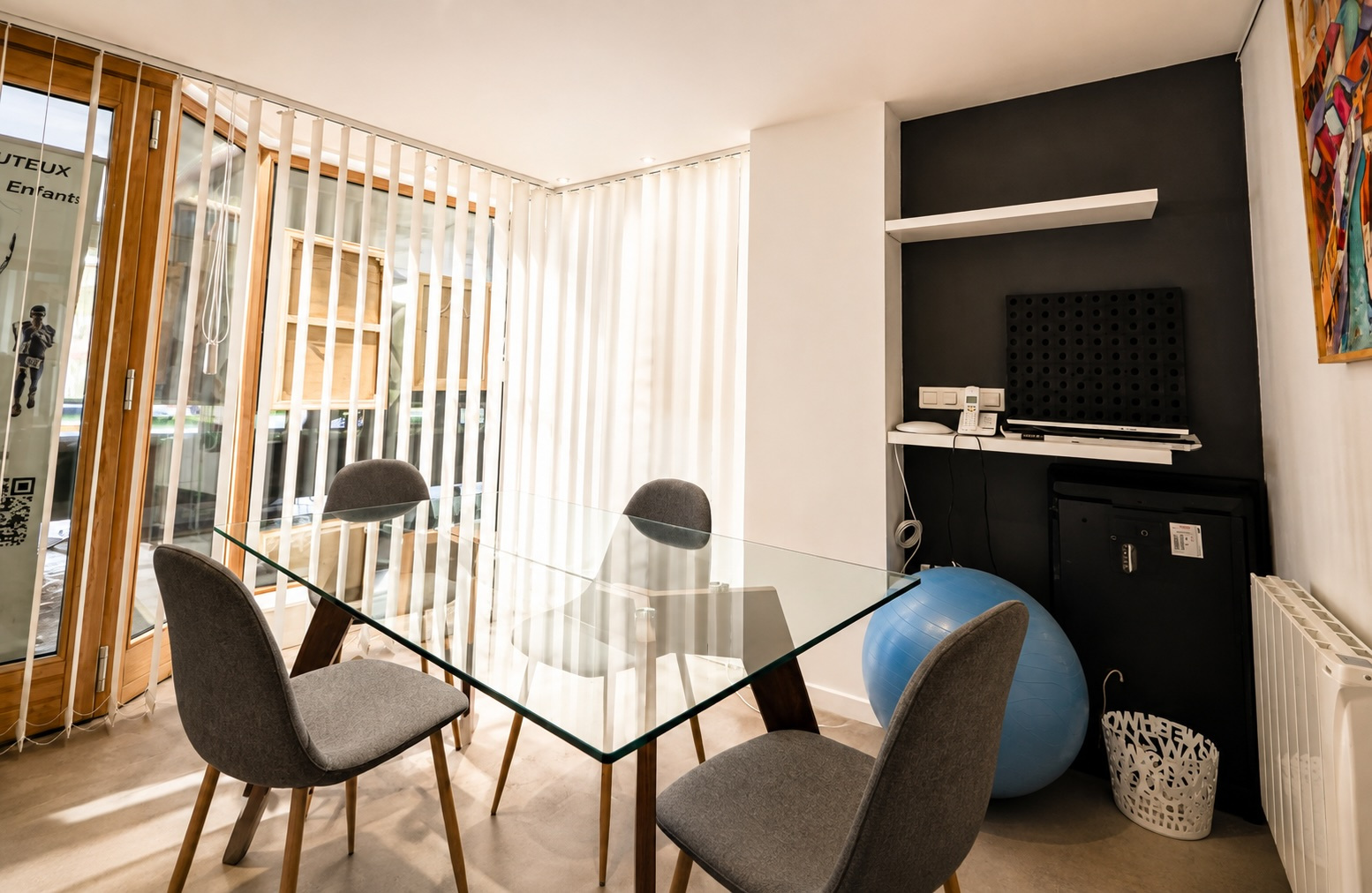 Murs commerciaux et bureaux, 65 m2 avec vitrine commerciale